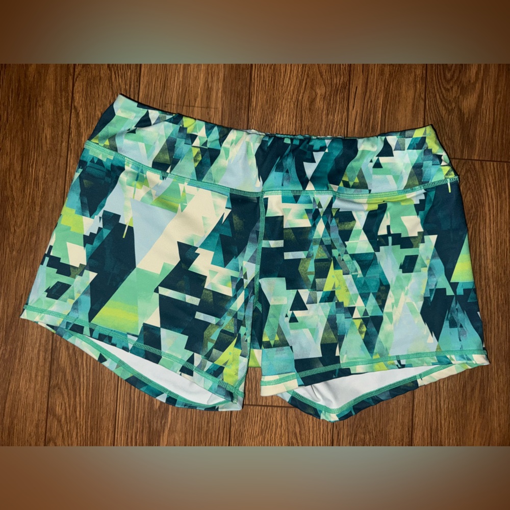 Born Primitive green geometric print performance shorts XL
